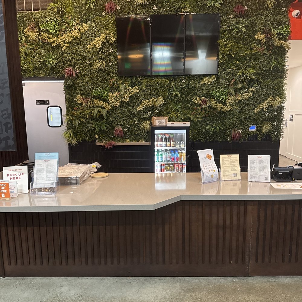 Bill and Bali's - Front counter - Beer Bar Near Me - Walnut Creek, California