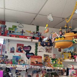 The Sacramento Tech Exchange - Tons of novilty stuff to get lost in. It's like a game of I-spy in store!
