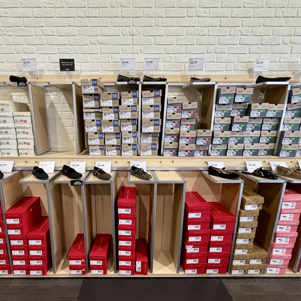 DSW Designer Shoe Warehouse - Women's dress shoes - Shoe Stores Near Me - Homestead, Pennsylvania DSW Designer Shoe Warehouse - Women's dress shoes - Shoe Stores Near Me - Homestead, Pennsylvania