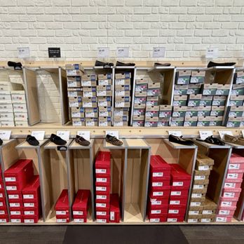 DSW Designer Shoe Warehouse - Women's dress shoes - Shoe Stores Near Me - Homestead, Pennsylvania