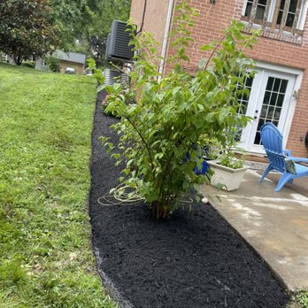 JMG Landscaping - Trabajo de mulch negro terminado - Lawn Services Near Me JMG Landscaping - Trabajo de mulch negro terminado - Lawn Services Near Me