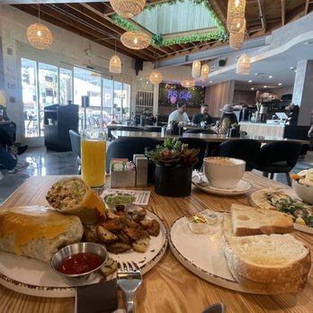 BB Cafe & Catering - Breakfast burrito with roasted potatoes - Cafes Near Me - Burbank, California