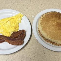 Green Apple Cafe - 1 Egg With Bacon & 2 Pancakes
