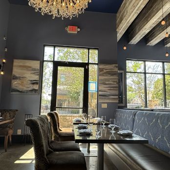 Maison Pucha Bistro - Cute interior - French Near Me - Houston, Texas