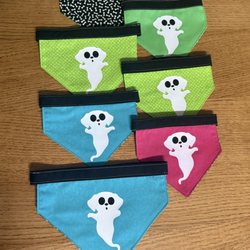 GG’s Quilt Shop - Scrunchie dog bandannas made with fabric purchased on my visit there. Made for a friend, Midlo Mutt Hut, and Sew Fetch.