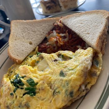 Miss Katie's Diner - Vegetarian omelette with toast and hashbrowns. - American Near Me - Milwaukee, Wisconsin