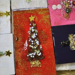 Create Studios - Shard glass and white stones with glitter