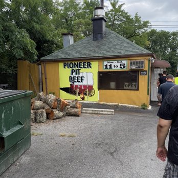 Pioneer Pit Beef - Best spot around! This was the line around 11:30am to get in to the goodness. - Barbeque Near Me - Windsor Mill, Maryland