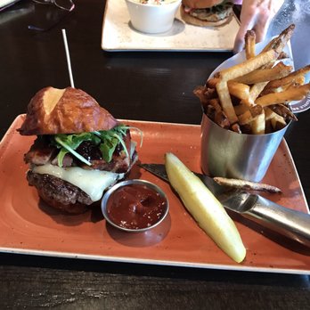 Red Cow 50th & France - Burgers Near Me - Minneapolis, Minnesota