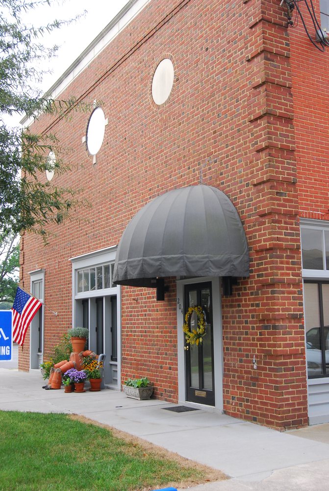 PITTS & MANNS REALTY 204 N Main St, Bowling Green, Virginia Real