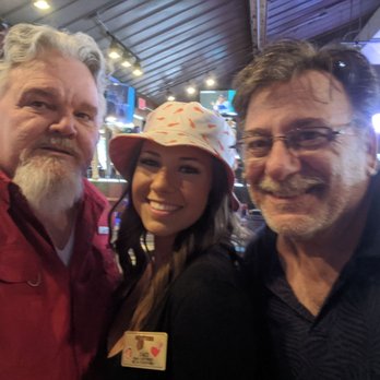 Hooters - Jaci  is a great beertendress! - American Near Me - Chattanooga, Tennessee