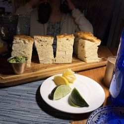 La Marea - Bread and pesto butter