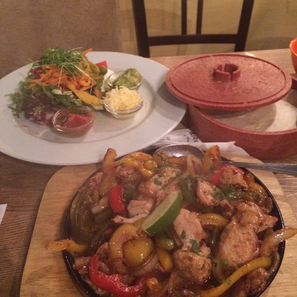 Cantina - Fajitas with chicken - Mexican Near Me - Stuttgart, BW