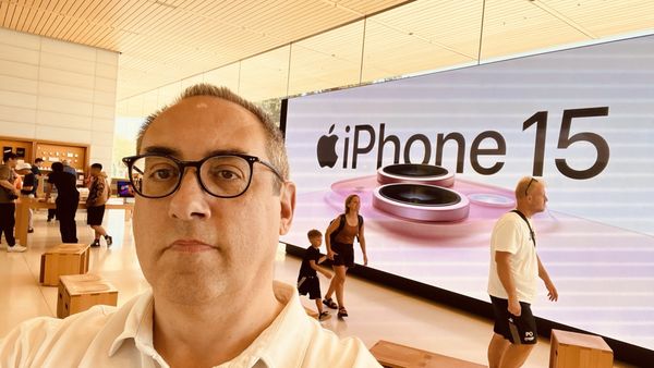 Apple Apple Park Visitor Center by null