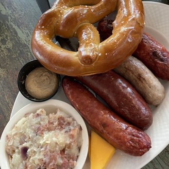 The Dodging Duck Brewhaus & Restaurant - 4 link plate - New American Near Me - Boerne, Texas