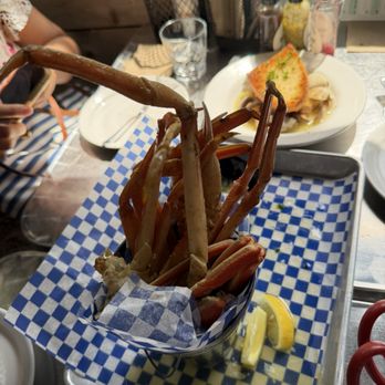 Harbour Oyster + Bar - 1 lb Bucket of Crab - Cocktail Bars Near Me - Vancouver, British Columbia