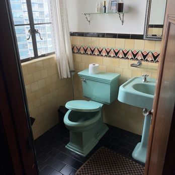 Garces Cleaning - Bathroom - Home Cleaning Near Me - Los Angeles, California