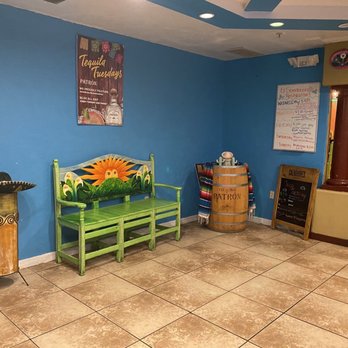 El Sombrero Mexican Restaurant - Waiting area at front door - Mexican Near Me - Palmetto, Florida El Sombrero Mexican Restaurant - Waiting area at front door - Mexican Near Me - Palmetto, Florida