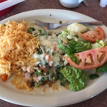 Taqueria Mexico - Grilled chicken topped with pico and rice "spicy", with rice , tortilla and salad!!!! It's as good as it looks if not better!!! - Tex-Mex Near Me - Houston, Texas