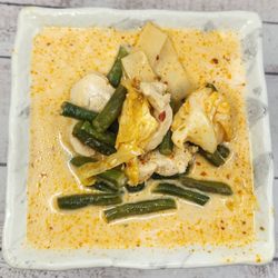 Cheun Wea Lao Thai Fast Food - Chicken Curry.