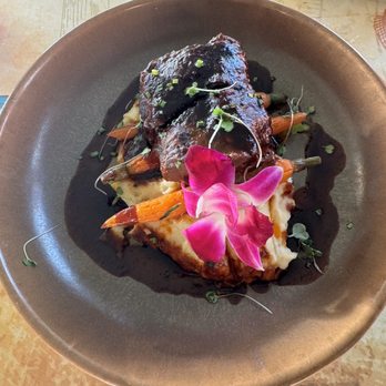 Castaway Cafe - Braised short rib - American Near Me - Lahaina, Hawaii