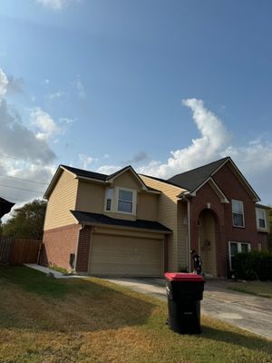 E & S Professional Roofing Logo