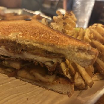 Treylor Park - Hitch - Grilled Apple Pie with Chicken Sandwich - New American Near Me - Savannah, Georgia Treylor Park - Hitch - Grilled Apple Pie with Chicken Sandwich - New American Near Me - Savannah, Georgia