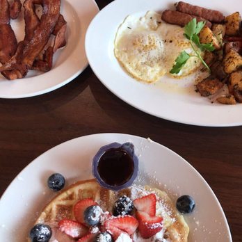 Googie Grill - American Near Me - Seaside, California