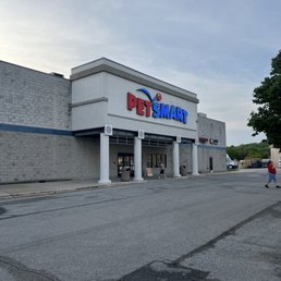 Exterior photo of PetSmart - Glen Burnie, Maryland Exterior photo of PetSmart - Glen Burnie, Maryland