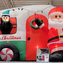Lowe's Home Improvement - Santa and his house trailer