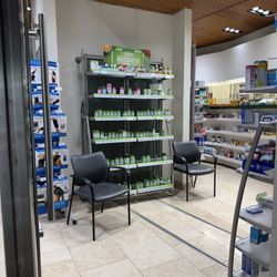 El Camino Health Outpatient Pharmacy - Inside