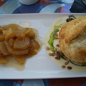 Geoffrey's Malibu - The delicious baked brie appetizer - Seafood Near Me - Malibu, California Geoffrey's Malibu - The delicious baked brie appetizer - Seafood Near Me - Malibu, California