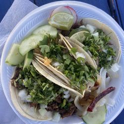 Pollo, asada, barbacoa tacos