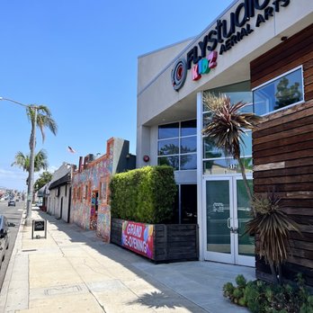 Huddy’s - Next to Fly Studios Kidz Aerial Arts (Easy to Miss) - Gastropubs Near Me - Redondo Beach, California Huddy’s - Next to Fly Studios Kidz Aerial Arts (Easy to Miss) - Gastropubs Near Me - Redondo Beach, California