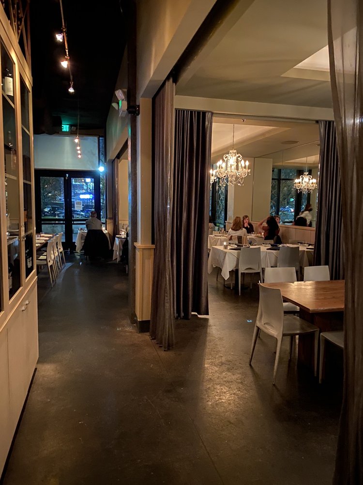 Mamma Melina Ristorante + Pizzeria