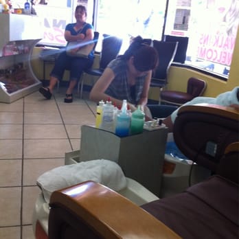 Waipio Nails - Nail Salons Near Me - Waipahu, Hawaii