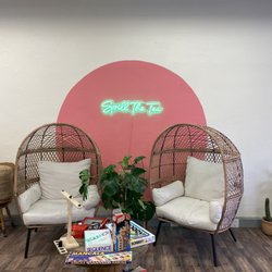 Le Mercantile - Super cute seating area!