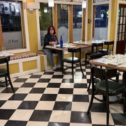 Le Central - Interior