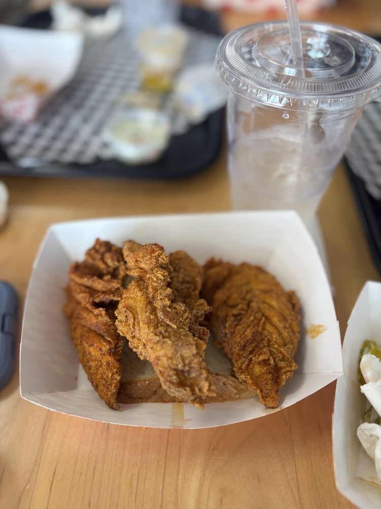 Rooster Roo Hot Chicken Logo