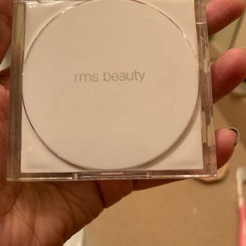 Sarah Kahn Hair - This is a highlighter which makes my skin look oily! - Makeup Artists Near Me - Seattle, Washington