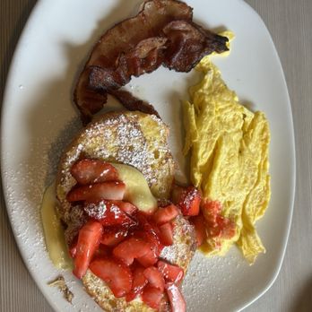 Perkins American Food - Strawberry croissant French toast with scrambled eggs and bacon - American Near Me - Winter Park, Florida Perkins American Food - Strawberry croissant French toast with scrambled eggs and bacon - American Near Me - Winter Park, Florida