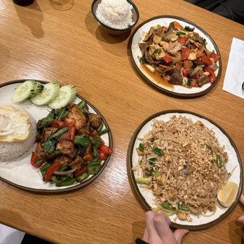 Chao Baan - Pad kra pow, pad Thai, kings platter - Thai Near Me - St. Louis, Missouri