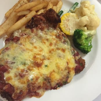 Royal Hotel - Chicken parmigiana - Hotels Near Me - Balaklava, SA
