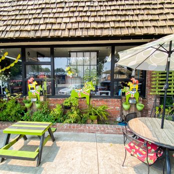 Trinkets & Treasures - Outside voew - Flowers & Gifts Near Me - Kingsburg, California Trinkets & Treasures - Outside voew - Flowers & Gifts Near Me - Kingsburg, California