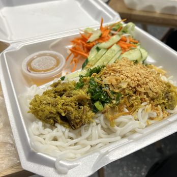 Viet Chubby Boy - Lemon Grass Chicken Vermicelli - Asian Fusion Near Me - Honolulu, Hawaii Viet Chubby Boy - Lemon Grass Chicken Vermicelli - Asian Fusion Near Me - Honolulu, Hawaii