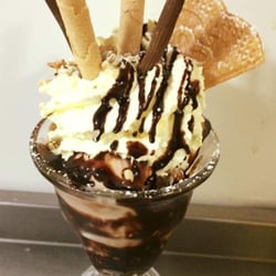 Aj's Diner - Chocolate nut sundae