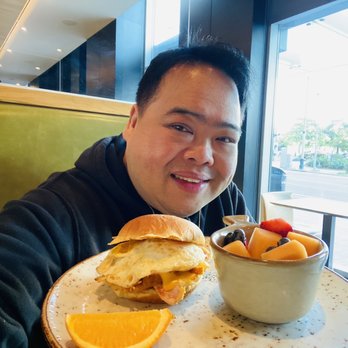 SOCO Kitchen + Bar - Bars Near Me - Toronto, Ontario