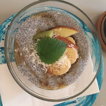 Heapinest - Chia pudding with coconut milk, vanilla and fresh fruits - Cafes Near Me - Innsbruck, 7