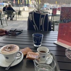 Ambiente Restaurant - Café