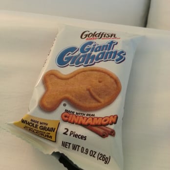 The Capri Hotel - Goldfish on me pillow and shit - Hotels Near Me - Ojai, California